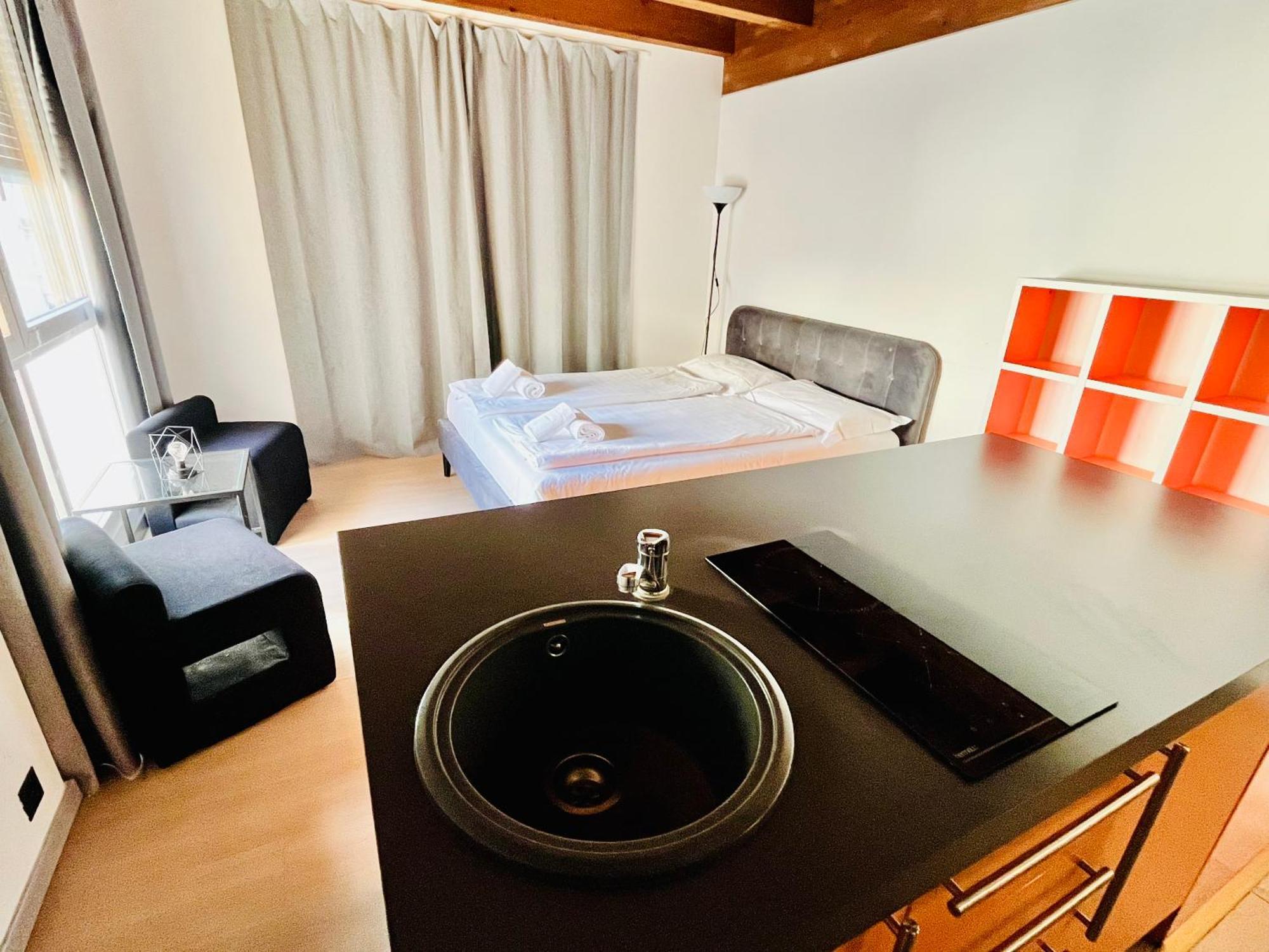 Guesthouse University By Lr - Self Check In ルガーノ エクステリア 写真